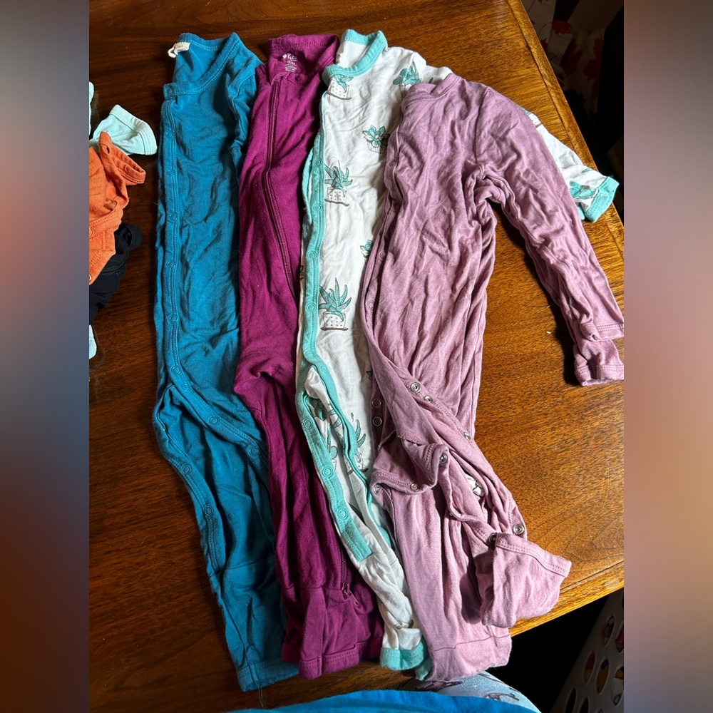 Kyte baby 18-24 rompers. Guc, no holes, the solids are all in great shape!